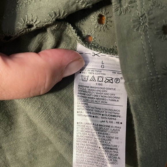 NWT Old Navy Green Eyelit Top Large - Picture 4 of 6